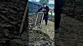 Manual tool to dig into the ground- Good tools and machinery can increase work efficiency