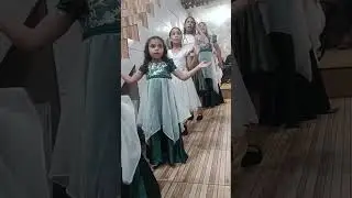 Isabella na 1° coreografia no grupo de gesto da igreja 