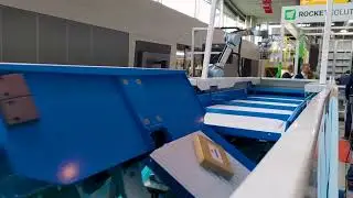 LR-sorter with induction cobot at the LogiMAT 2022 | Equinox MHE
