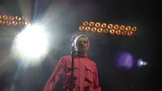 LIAM GALLAGHER LEEDS DIRECT ARENA 03/12/17 ROCKIN CHAIR