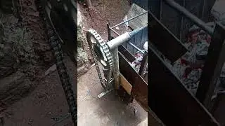 Churrasqueira rotativa com motor de parabrisa de carro