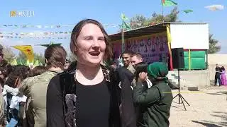بالزي الكردي.. جندية في قوات التحالف تشارك في احتفالية عيد المرأة في القامشلي