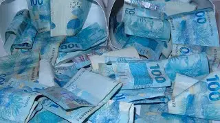 Guardei s&oacute; notas de 100 reais durante 6 meses. Nunca vi tanto dinheiro!