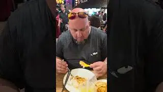 Вкусный ужин в Vivo City: куриное карри, отмеченное звездой Мишлен, и лапша с пельменями в говяжь...