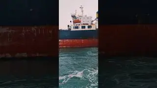 Rising Sun | Huge Oil Tanker at Sea शांत सुबह, समुंदर और बड़ा जहाज #morning #bigships #shortvideo