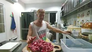 Kochstudio in Thailand  heute Cornebeef herstellen  teil  1.