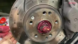 Draining the W124 oil on a hoist and tightening the front wheel bearings   4K
