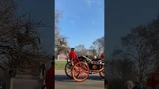a coach to #Buckingham palace #london #royal #pageantry