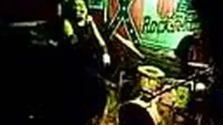 pouchers in r'n'r pub moscow