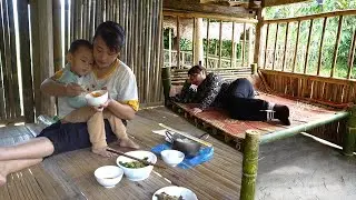 A Single Mom&rsquo;s Off-Grid Life: Building a Cabin and Making a Bed for Her Child