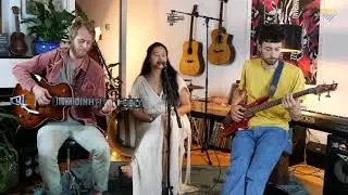 Don&lsquo;t let me down (demo) - live Cover by Jella