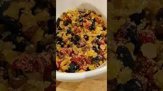 Halloween. Замачивание сухофруктов в чае для Barm Brack -- Soaking fruits in tea for Barm Brack
