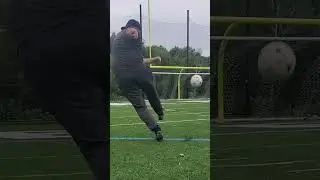 Power shooting #freekicktraining #asmr #soccerkick #football #soccer #footkick #futbolsoccer