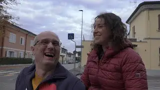 Incontri tra le foglie del viale della stazione. Un invito.
