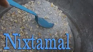 Subiendo el nixtamal para los tamales de ceniza
