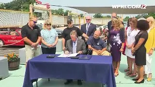 VIDEO NOW: Gov. Dan McKee signs outdoor dining legislaton