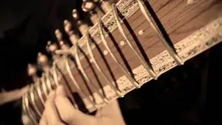 Arsenio Diaz, cuban musician playing a sitar