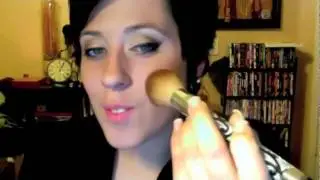 TUTORIAL: Golden Eyes & Red Lips