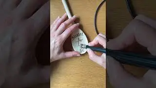 Artist decorates a wooden spoon using pyrography!