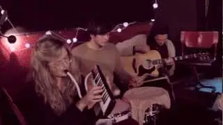 Dust Covered Carpet - Frozen Ink | subtext.at Acoustic Session