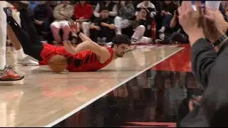 Deni Avdija dives for the loose ball in the clutch, HUGE HUSTLE in the clutch to save the ball!