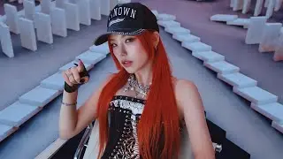 Queen with Ambition: YEJI &ndash; Every Glance Screams 