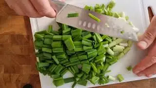 Stufat din carne de curcan sau tocanita de ceapa verde si usturoi cu piep de curcan.