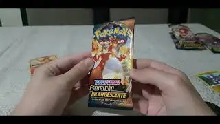Pok&eacute;mon: Darkness Ablaze blister pack + Cosmic Eclipse booster Part. 1