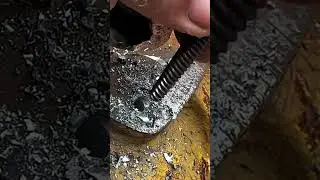 Rusty screw removal tips #hardwaretool #shortsfeed