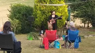 Folk in the Barn Alfresco with Edwina Hayes 2