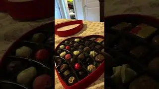 Godiva chocolate. It used to be at the boca mall. This is only a picture . This was a long time ago.