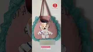 Используйте старые детские рубашки в качестве пакетов для хранения.