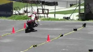 Benny Solis en el slalom japones de Sierra Esmeralda