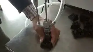 Desktop Hand held fastening screws machine can be place on production line