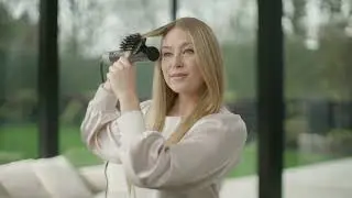 Customise your styling experience with the new Air Wand smoothing brush attachment.