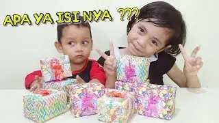 Ternyata Di Pedagang keliling Jual Kotak Surprise Juga ... Apa Ya Isi nya ?