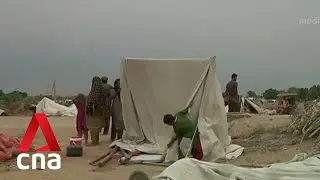 Dust storm uproots tents of flood victims in Pakistan