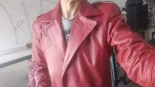 Fabricaci&oacute;n de gabardina de piel genuina.