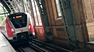 Ausfahrt eines vollgekritzelten  ET490 als S21 nach Elbgaustra&szlig;e