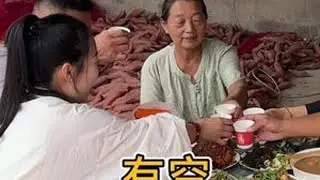 老弟放假回来了，让老公陪我一起回娘家.有妈的地方就有家有家的地方有温暖.#家的温暖 #常回家看看