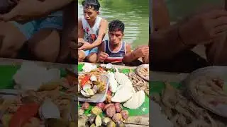 Eating Fresh Clams & Seaweed in the Middle of the Lake!