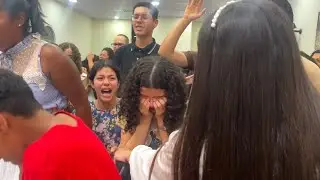 Crianças e jovens sendo batizados com o Espirito Santo 🥹🙌🏻🔥-Ruth Martins