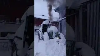 John deere 4450 cold start 🚜 #coldstar #johndeerepower #tractor #fyp #farming #winter