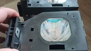 Этот телевизор должен находиться в музее. Panasonic PT-60LCX64, фронтальный проекционный телевизо...