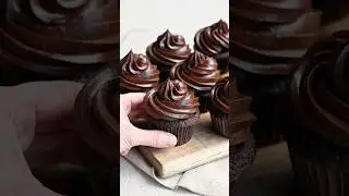 Moist Dark Chocolate Cupcakes