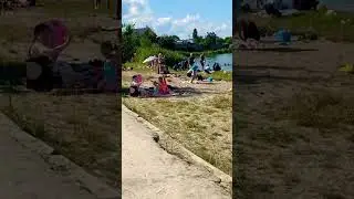 На березі озера
