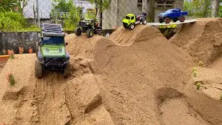 Compete in obstacle courses and cross the most difficult mountains Rc Jeep Crawler Mercedes Hilux.