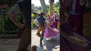 Disneyland Paris, Rapunzel and Flynn, Carry on spinning Disney Princess! Tangled dance!