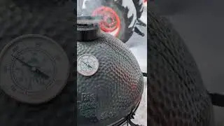 Большой гриль Big Green Egg + огромный кусок мяса = идеальная пятница! #BigGreenEgg #ShopLife #bb...