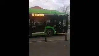 Troleibuzul Solaris Trollino #5444 pe linia 90 părăsind stația Bd Pierre de Coubertin